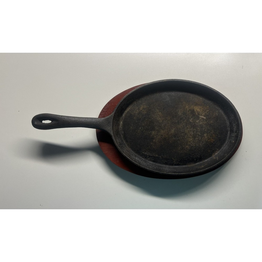 Black Iron 9"‎  Flat Steak Skillet With Wood Platter